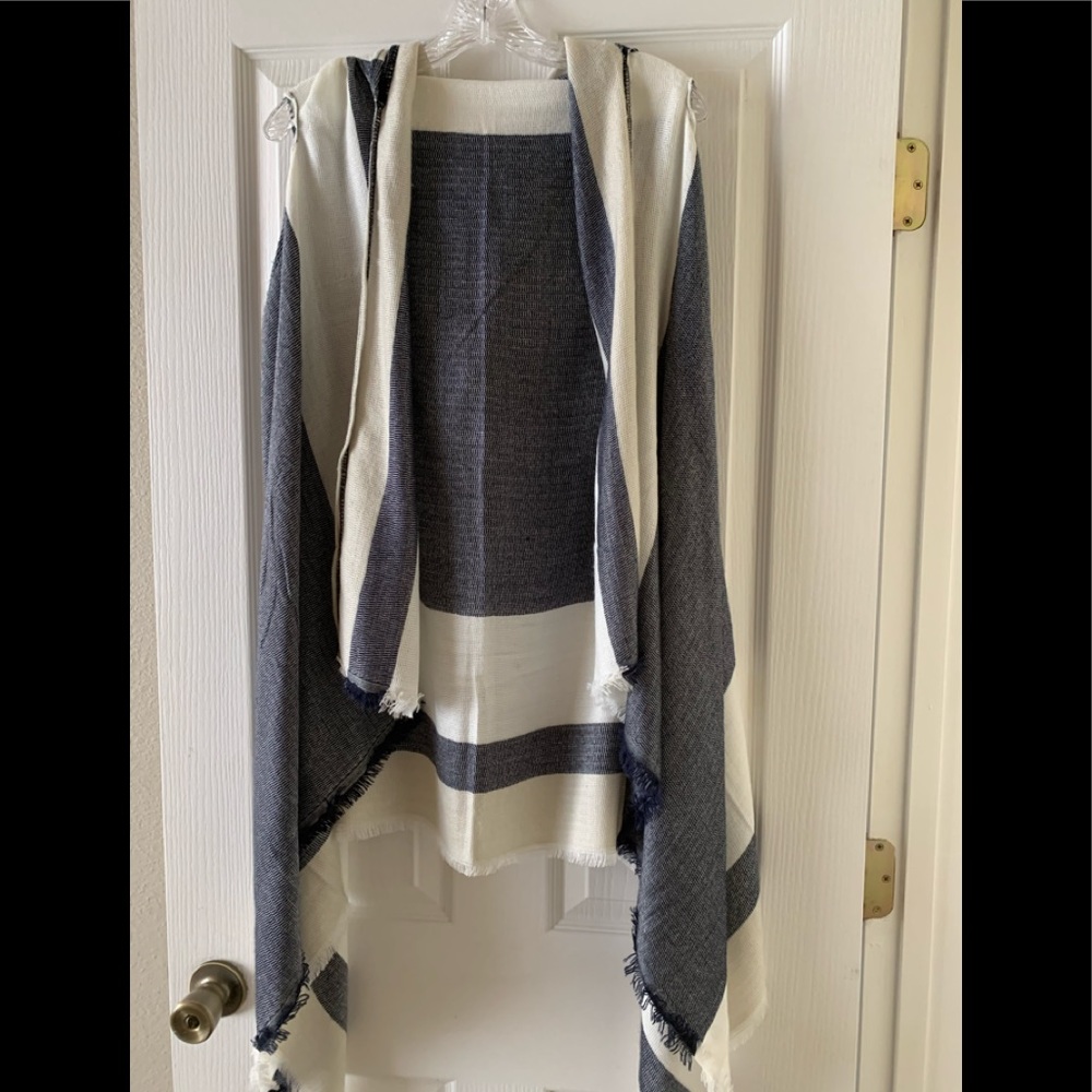 francesca’s Never Worn Navy & Cream Hooded Vest